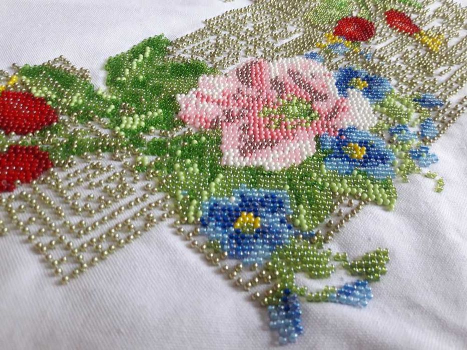 Вишиванка вишита бісером на заготовці з домотканого полотна.