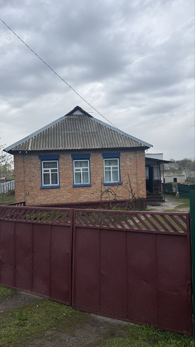 Продам  чудовий будинок в м . Носівка
