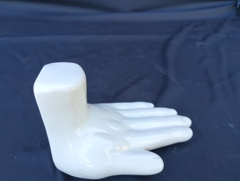 Ceramiczna figurka dłoń