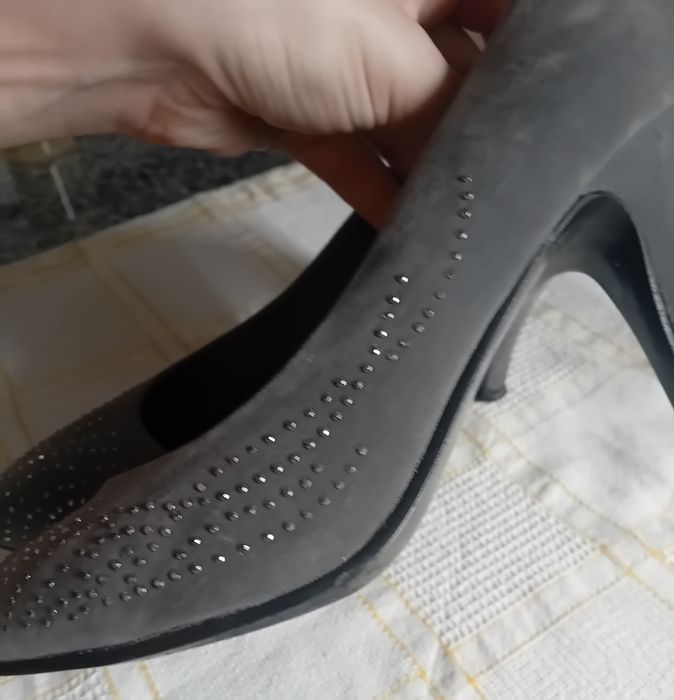 Sapatos cinza usados