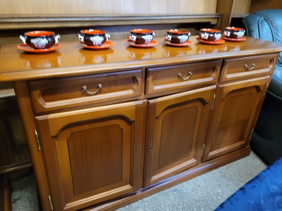 Witryna orzech włoska z komodą