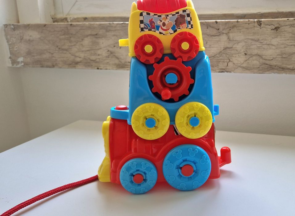 Primeiros brinquedos bebés - Comboio de puxar Disney Clementoni