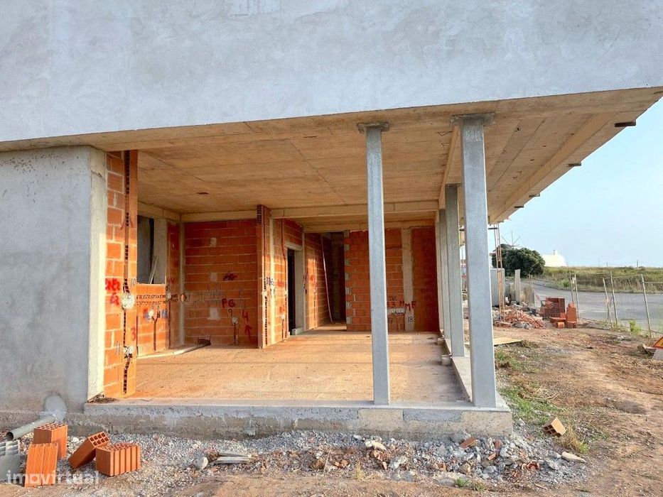 Moradia contemporânea T4 com piscina e vista mar, a 4 minutos da pr...