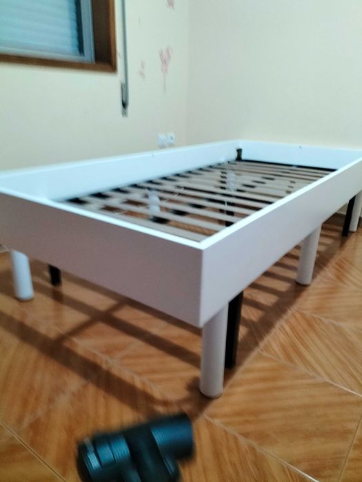Cama  em muito bom estado