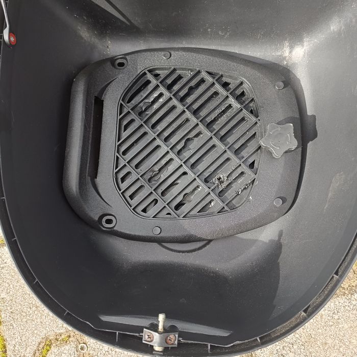 Mala para Scooter  Preto e Vermelho. Capacidade 28litros.
