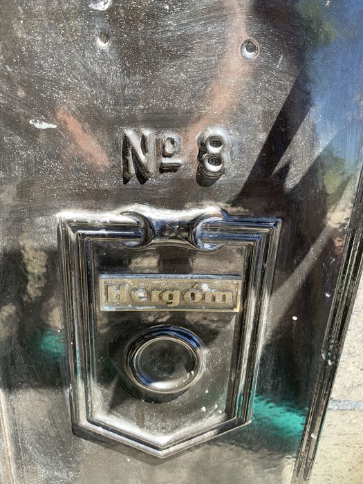 Frente do forno HERGOM No 8 em ferro fundido antigo