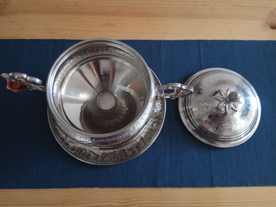 Terrina bastante bonita64740407682051121