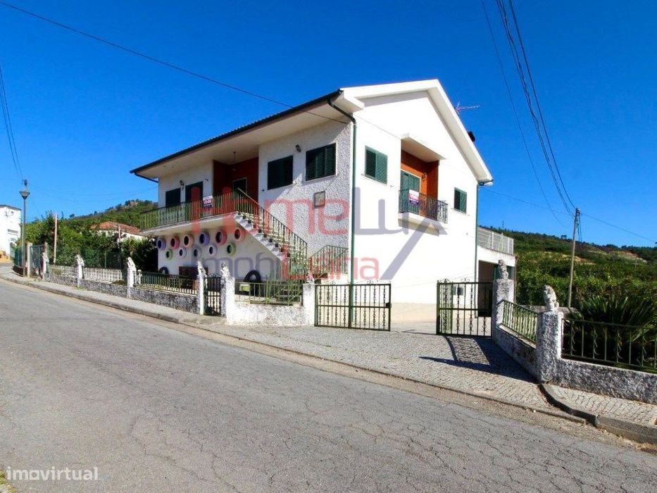 Moradia T4 para venda em Britiande, Lamego
