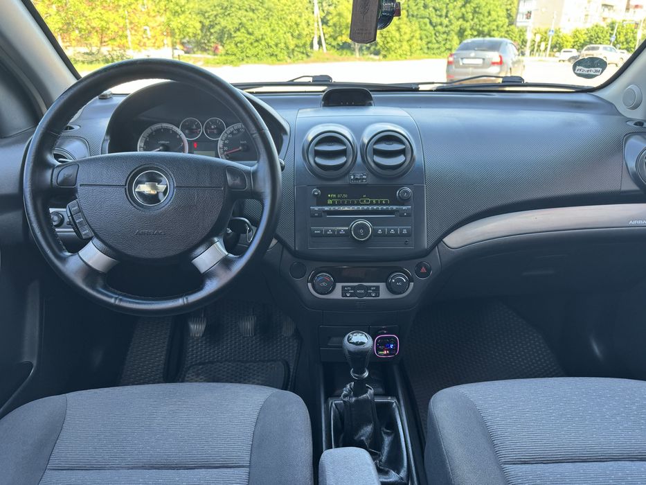 Chevrolet  Aveo газ-бензин.
