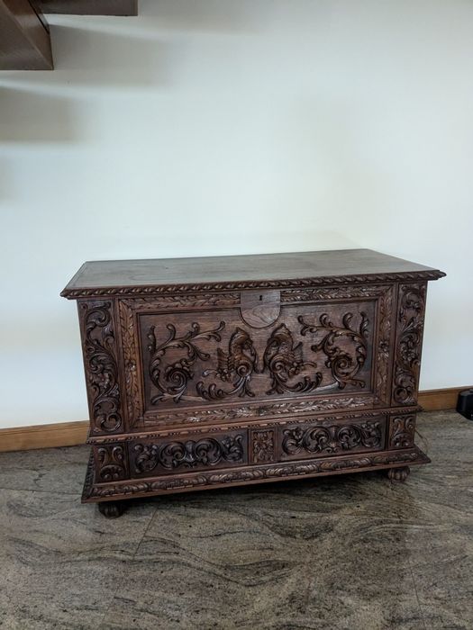 Arca em madeira antiga