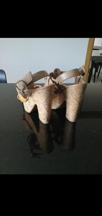 Sandália salto alto