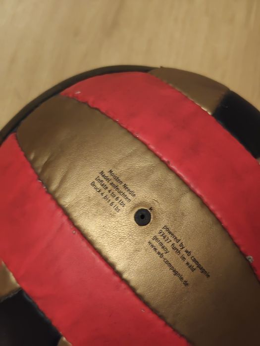 Piłka do siatkówki, Umbro z serii WB, retro