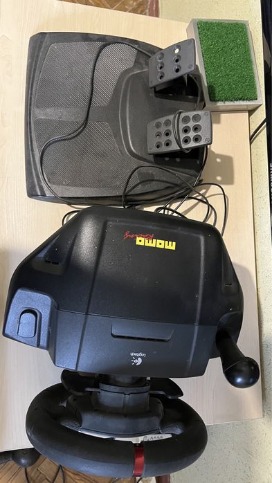 Руль с педалями Logitech