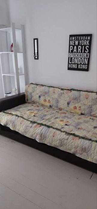 Оренда будинку поблизу центру міста 4 кімнати, є парковка на два автомобіля.