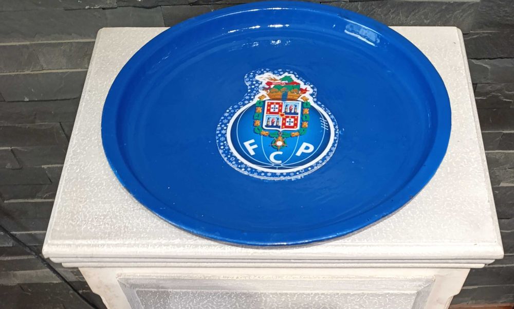 Bandeja Grande, em metal FCP Diâmetro  33 cm + Porta chaves com arnês
