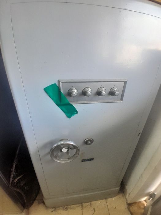 Vendo 2 cofres em aco macico blindados 100€ cada