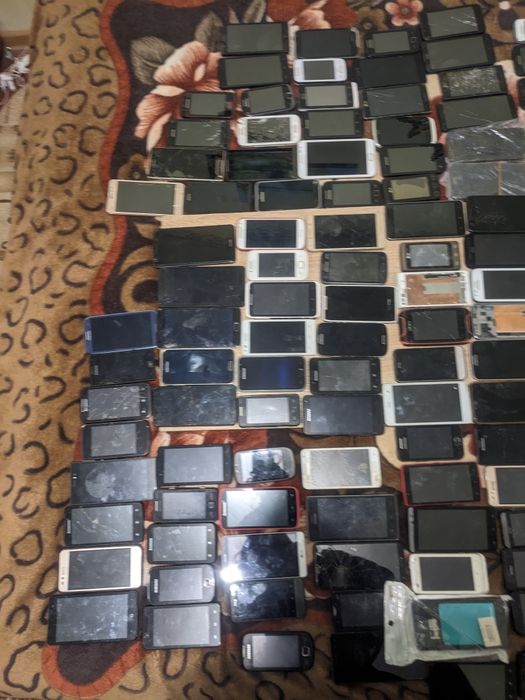 Продам лот  сенсорний телефонів