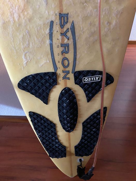 Prancha surf Byron + Fato Quicksilver