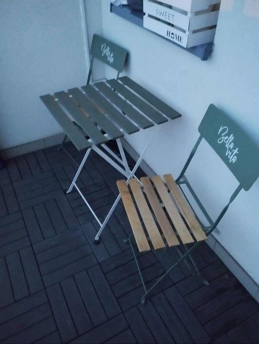 Krzesła składane (2 szt.) "Bella vita" + stolik ikea
w kolorze khaki