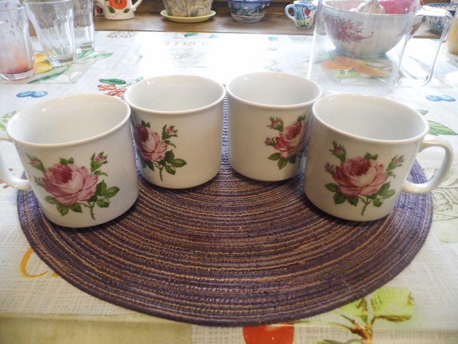 Zabytkowe, urocze kubki, porcelana NRD