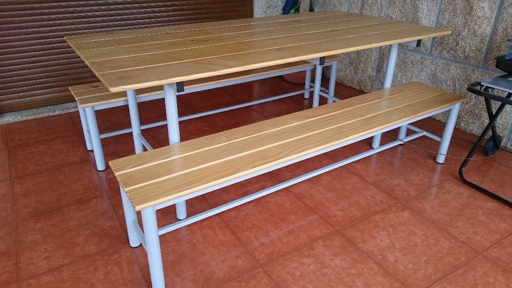Mesa com 2 bancos em madeira, Nova