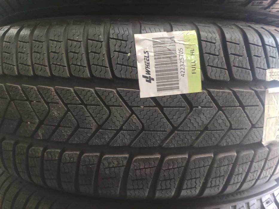 Zimowe opony Pirelli 245/45 R19 Run Flat 2017r. Bieżnik 7mm 4 sztuki
