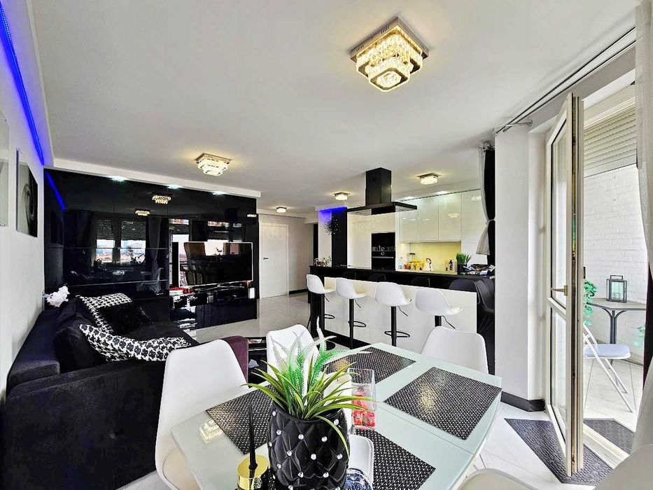 Mieszkanie salon z aneksem, 3 pokoje, garderoba, blisko pl. Grunwaldzki 8 piętro