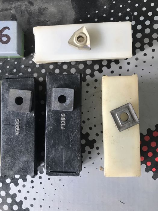 Пластини твердосплавні токарні