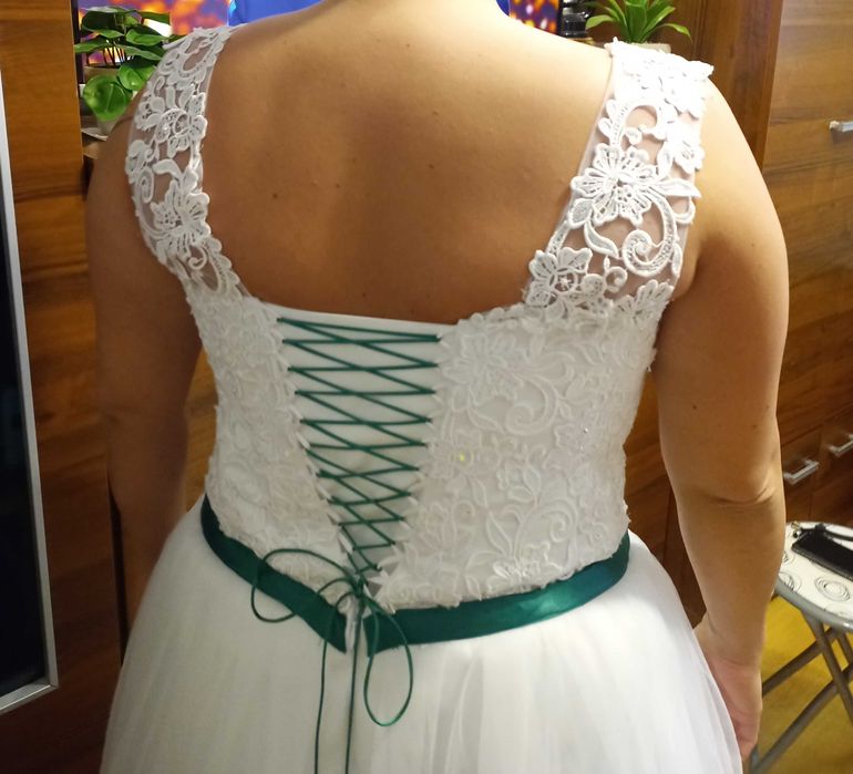Suknia ślubna / zielony pas