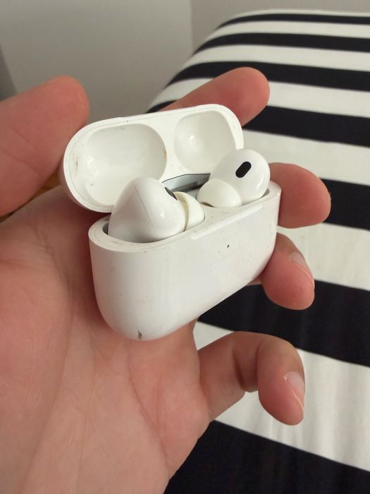 AirPods Pro Apple