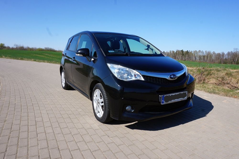 Subaru  Trezja Super stan Automat