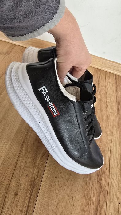 Nowe buty męskie sznurowane rozmiar 42