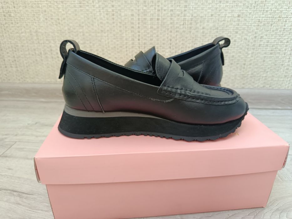 Продам фирменные кожаные мокасины