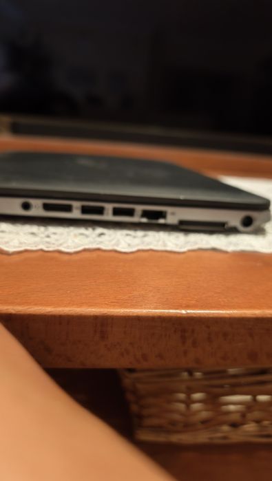Computador HP com carregador incluído