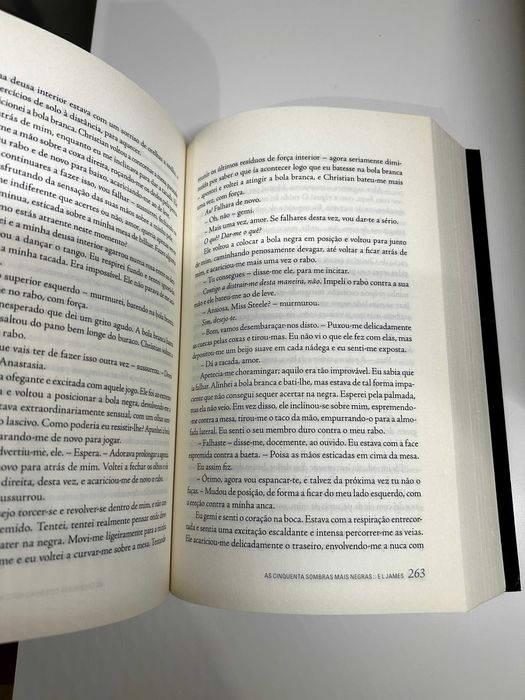 Livro "As Cinquenta Sombras Mais Negras" - E L James