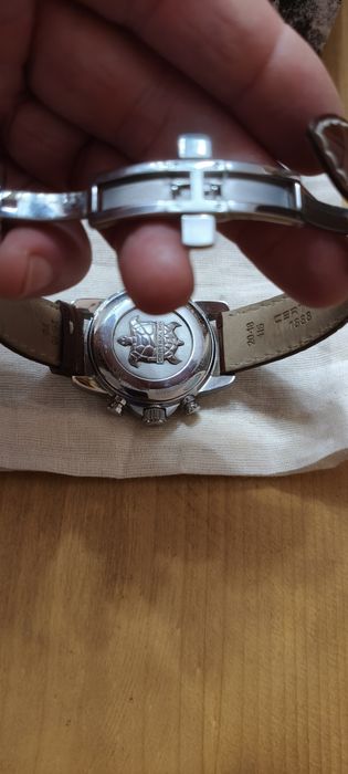 Наручний чоловічій годинник.