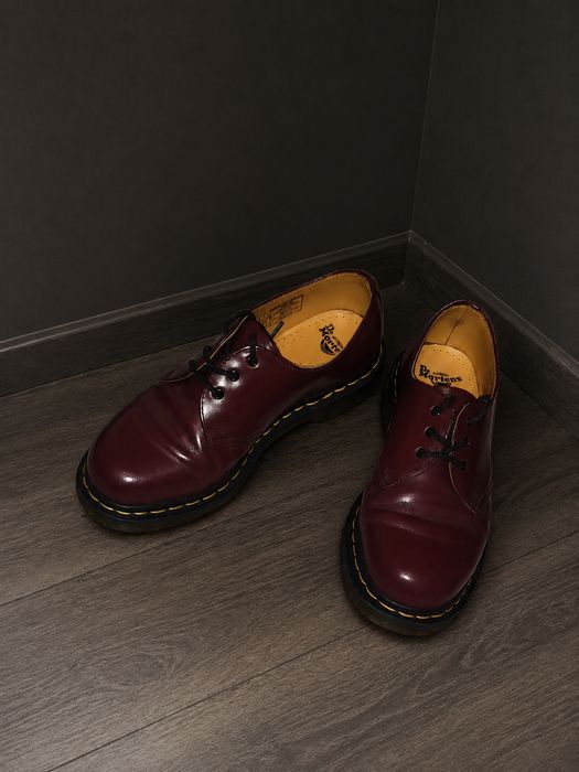 Bordowe Dr. Martens 1961