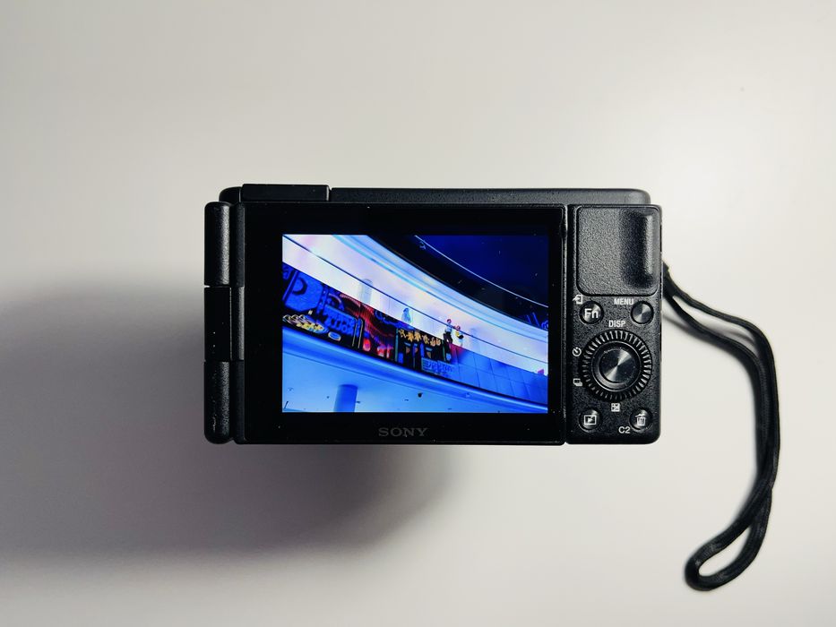 Компактна камера Sony ZV-1