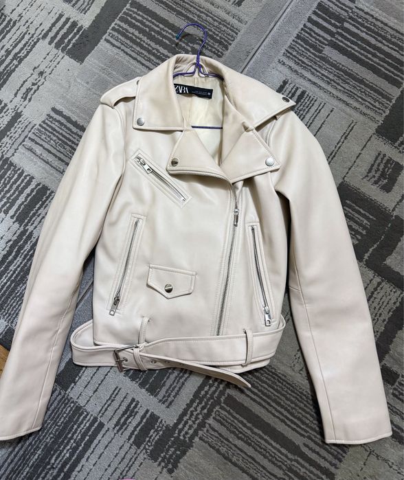 Кожанка молочная ZARA в отличном состоянии бу (на с/м)