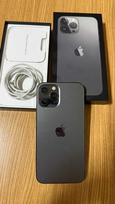 Vendo Iphone 12 Pro Max 256G com 18 capas