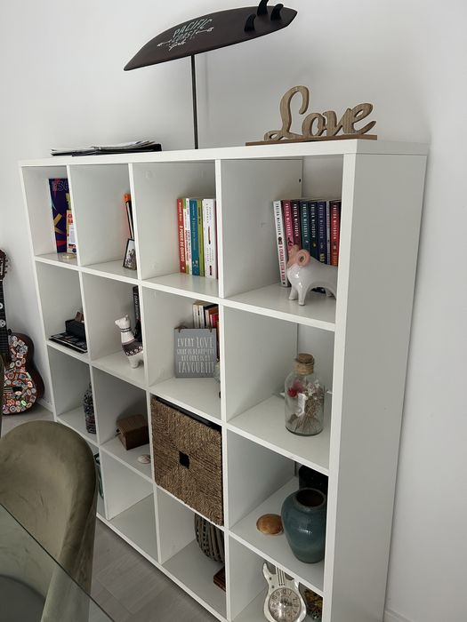 Estante c/ varios compartimentos