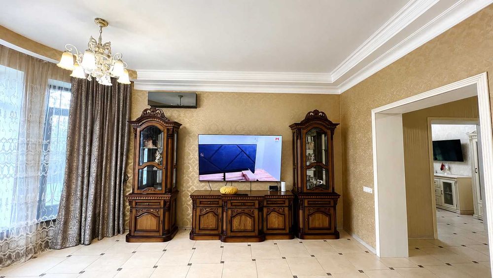 Продам современный дом возле леса и реки, в Обуховке