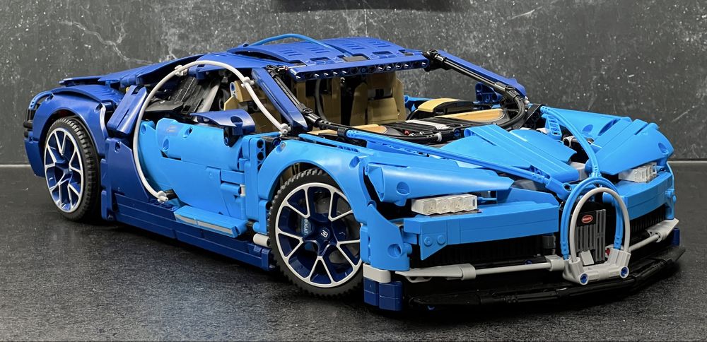 Конструктор LEGO Technic Bugatti Chiron Подарунок ЛЕГО Технік Бугатті