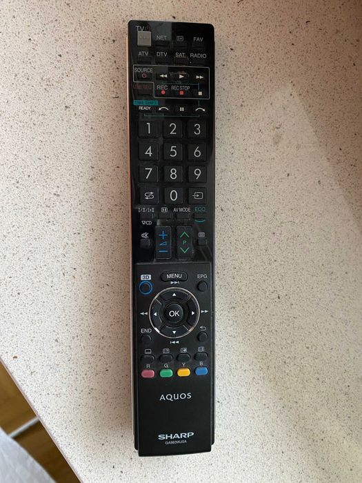 Telewizor 46 cali SHARP LC-46LE730E + pilot - uszkodzony