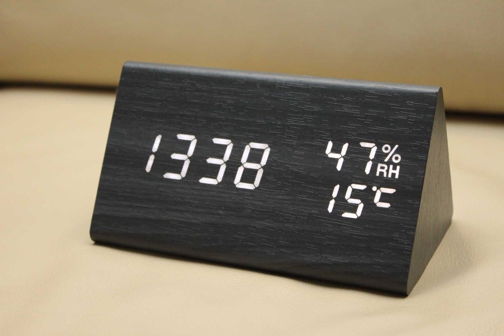 Genialny budzik termometr higrometr zegar znikający na klaśnięcie