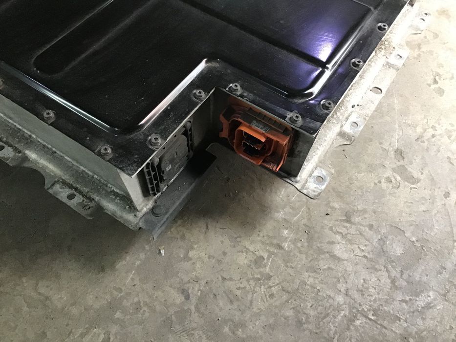 Продам батарею BMW i3 22 kw 2015 года можливо поелементно