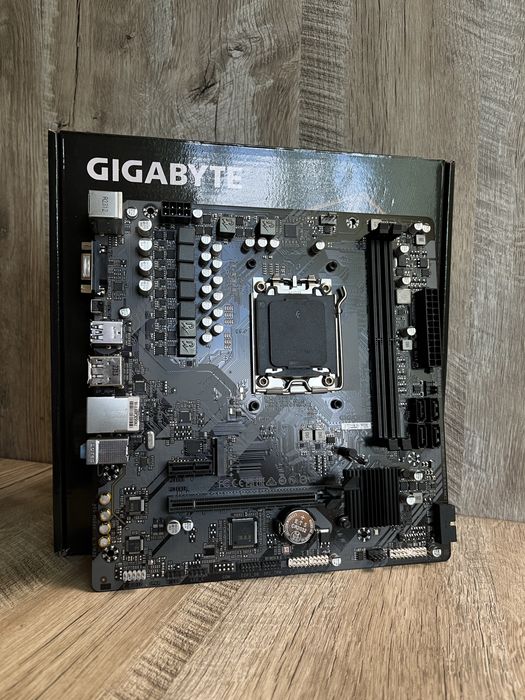 Gigabyte A620M S2H / материнська плата / AM5 / DDR5