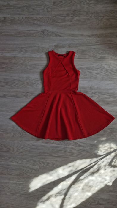 Czerwona sukienka mini rozkloszowana xs, 34