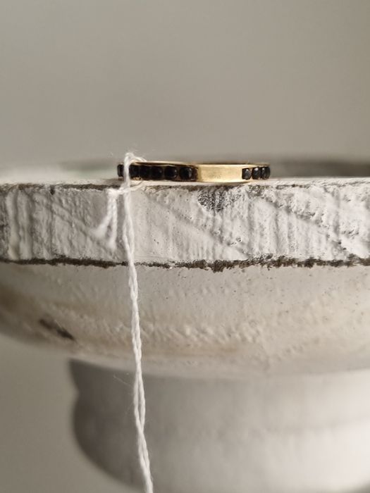 Złoty pierścionek obrączka