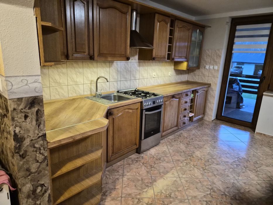 Kuchnia z dębowymi frontami